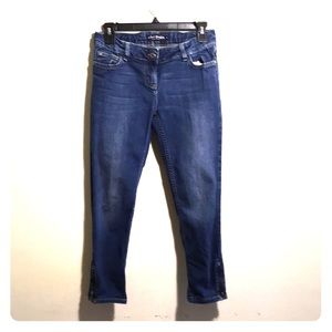 Kids jeans with zipper at cuff